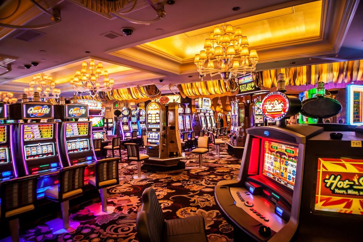 o89 myanmar online gaming platform မှ ကစားသမားများ ဖျော်ဖြေမှု ရရှိနေသောမြင်ကွင်း